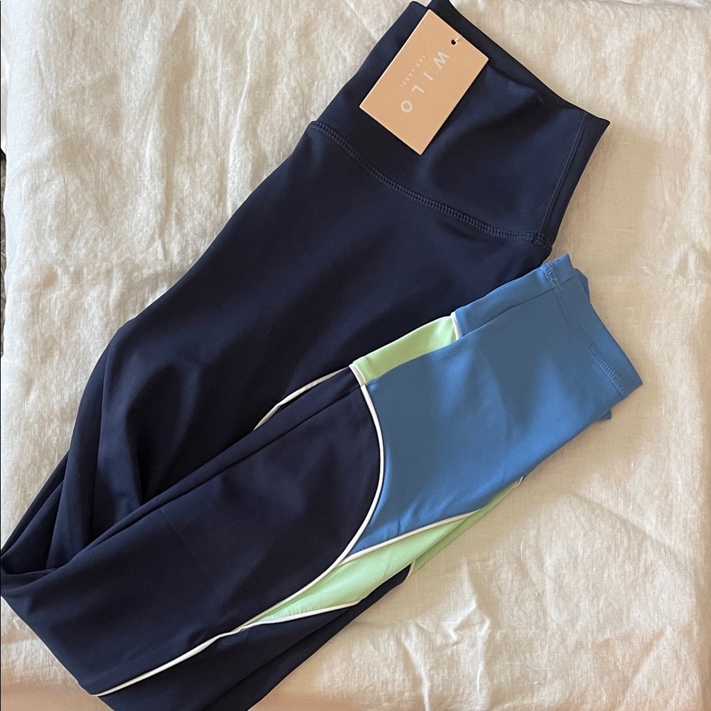Wilo Athletic NWT  Legging-color block in Navy & Mint Green Size M
